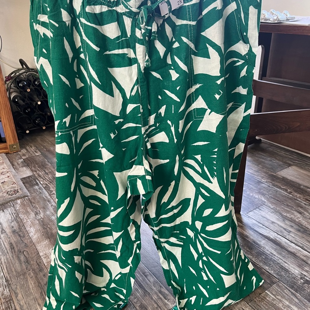 Sonoma Green and White Leaf Pattern Pants